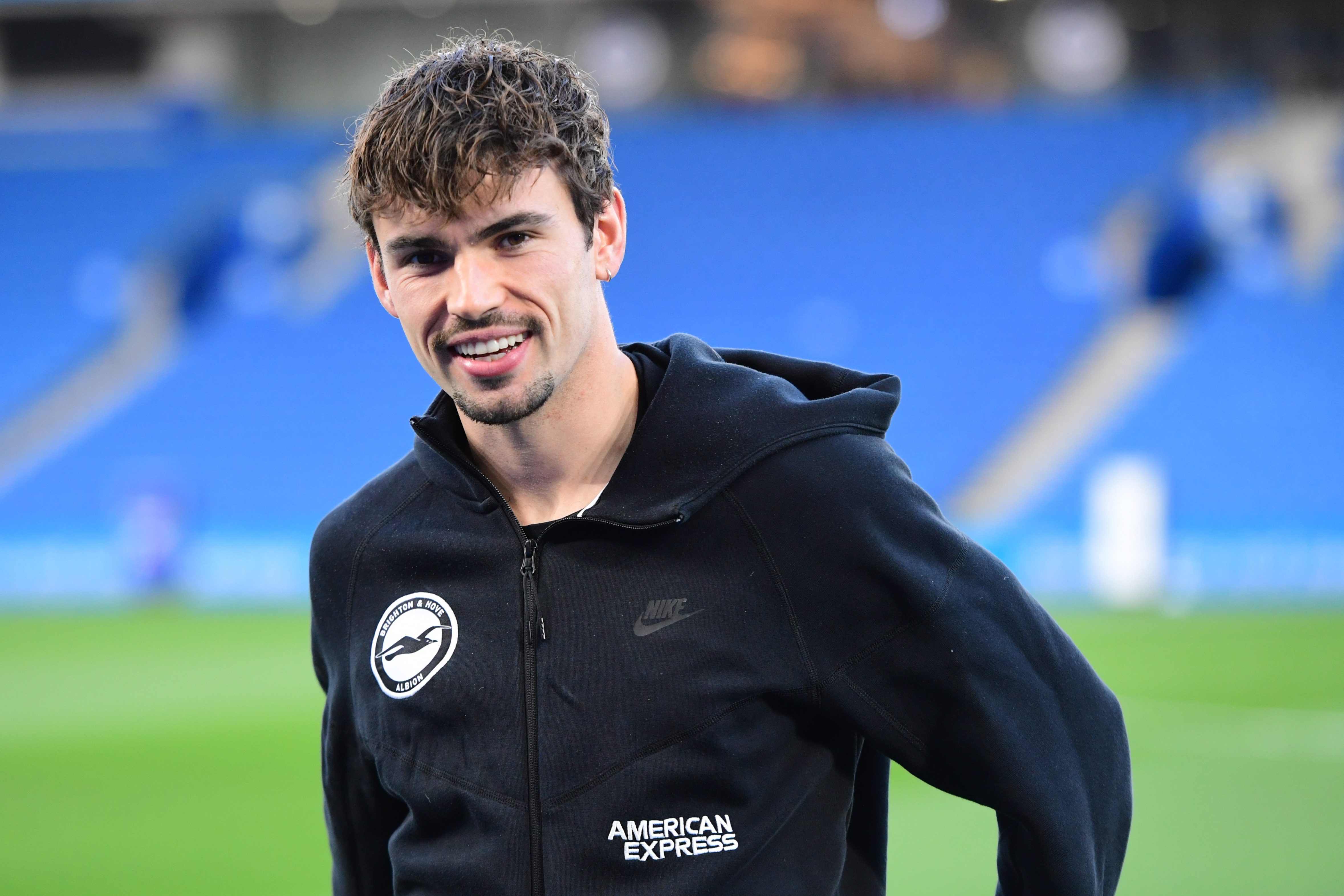 罗马诺：尤文考虑租借+强制买断签奥莱利，但需先有中场离队