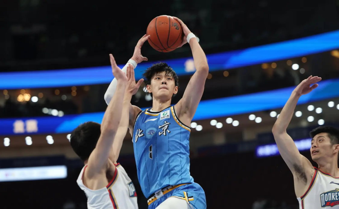 与杨瀚森上演中国德比?网记:篮网最后一个双向合同名额该给他