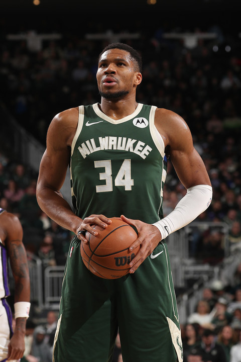 雄鹿再次破釜沉舟以赢回字母!但这次他们承担着历史性的风险