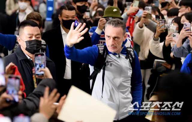 1670556847043058356.jpg 百家乐官网-韩媒曝国足有意邀本托挂帅 可信吗?3重障碍摆面前